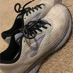 Brooks Sneakers